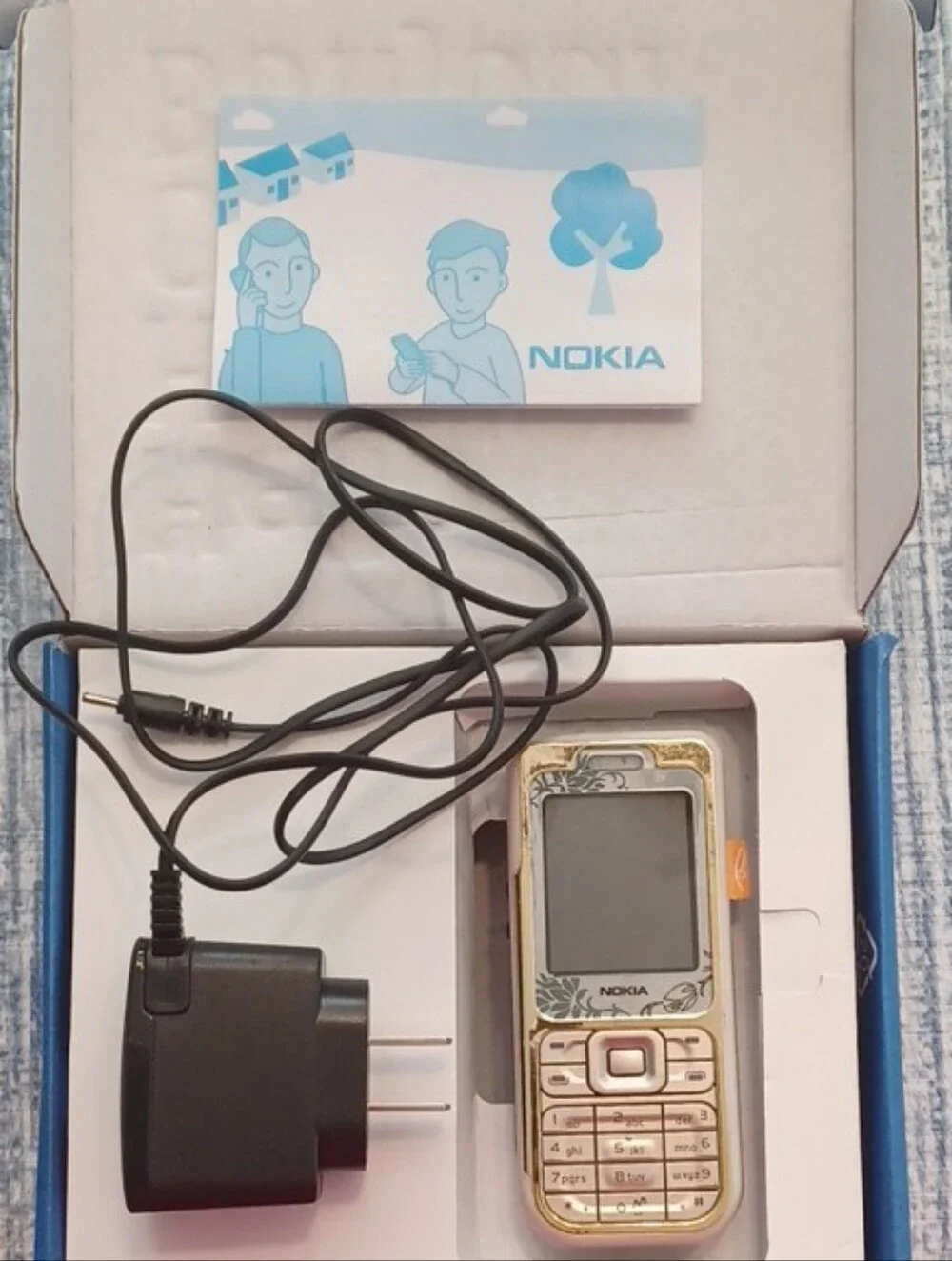 Twilight Bella Swan Gold Nokia 7360 2G Phone w/ Alt Colors